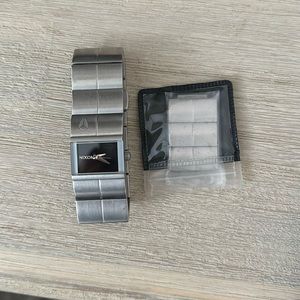 Nixon watch silver metal band with extra links
